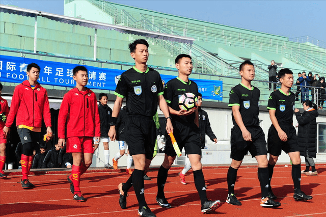 关于官宣日体能课后，广州队临场应变备战德甲，细节曝光，团队化学反应显著的信息