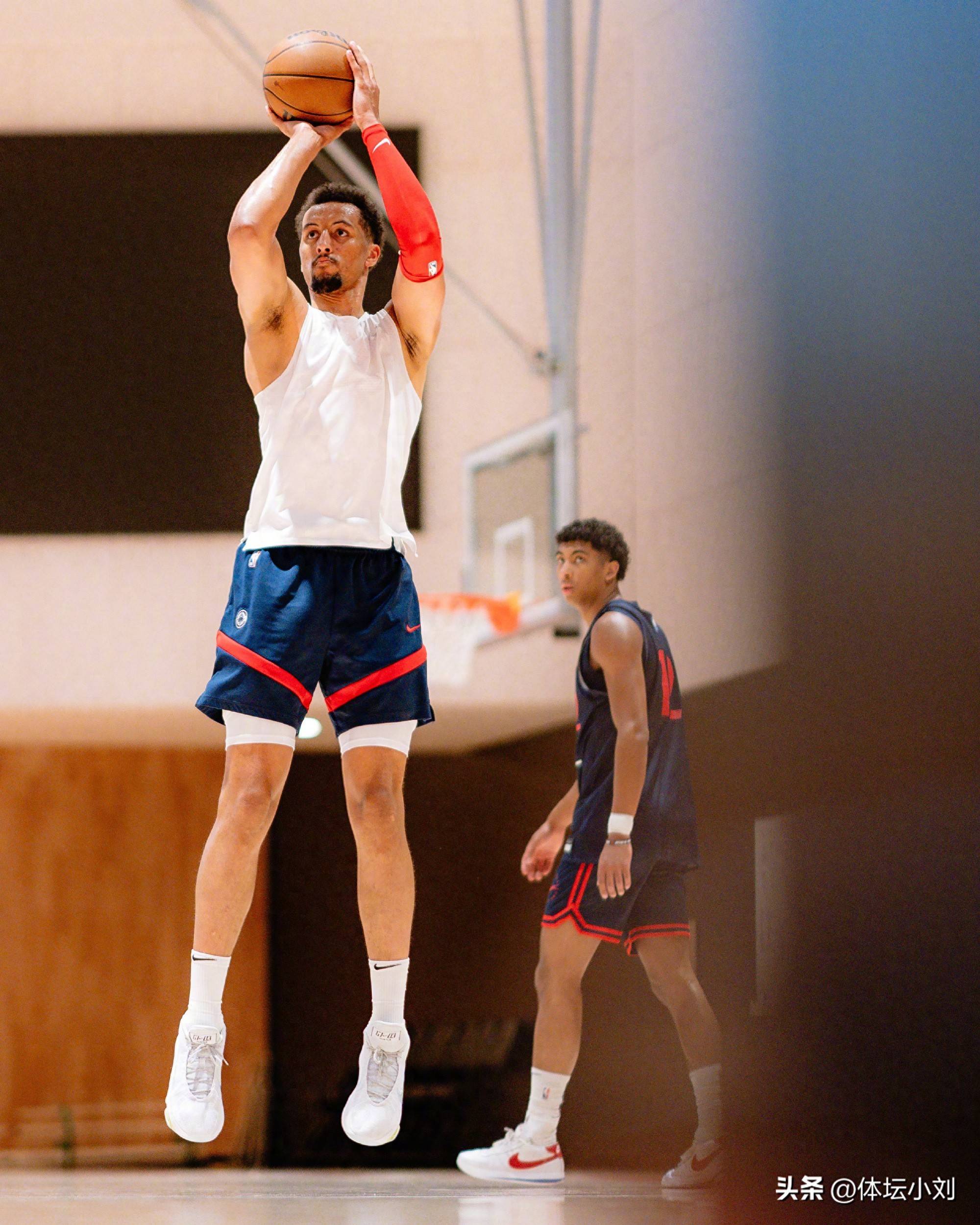  集结日洛杉矶快船调整名单以备全明星赛；远射贴柱环节打磨；气氛紧张；训练强度明显提升-开云kaiyun娱乐网站