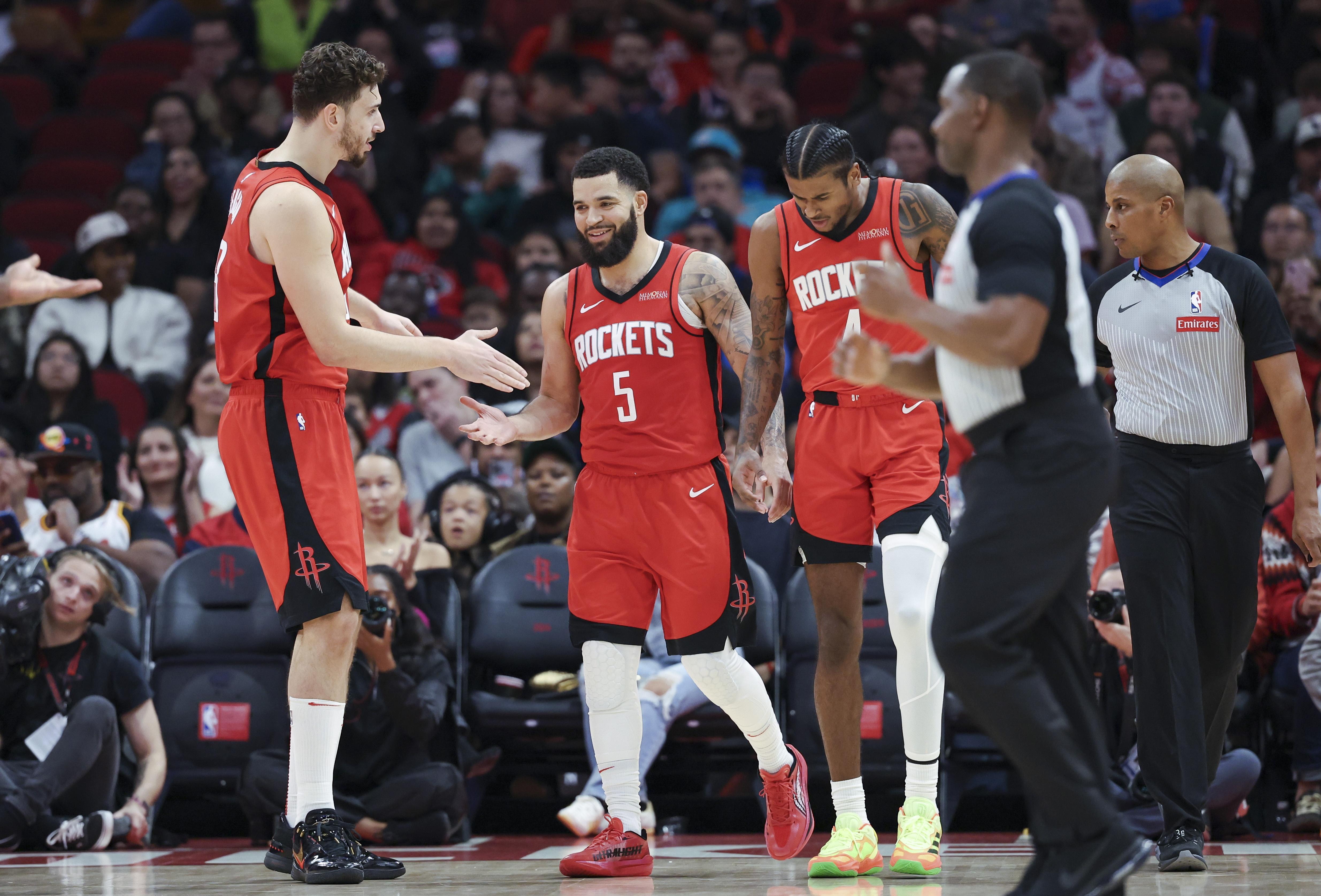 包含今夜NBA常规赛焦点战,休斯敦火箭复出首秀,球迷炸锅,阵容厚度经受考验的词条 包含今夜NBA常规赛焦点战,休斯敦火箭复出首秀,球迷炸锅,阵容厚度经受考验的词条