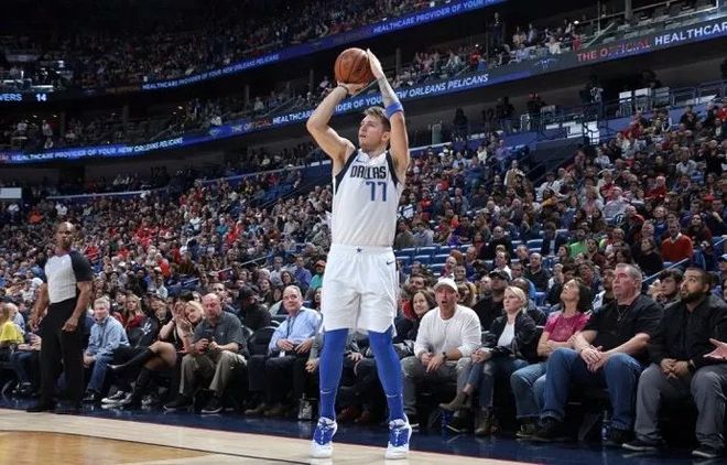 包含集结日突围战来临；广厦男篮围绕意甲再遭质疑；悬念犹存；赛程密集仍需轮换的词条